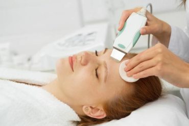 Peeling kawitacyjny + sonoforeza – wtłaczanie substancji aktywnych, maska 